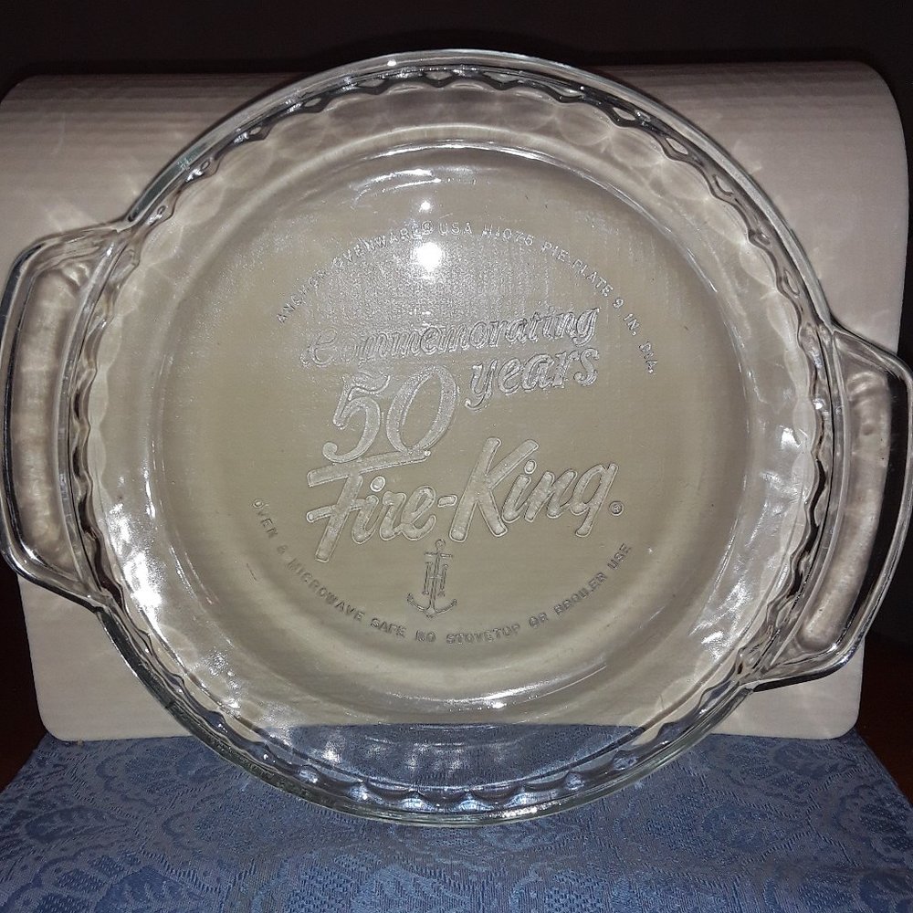 50th ANNIVERSARY COMMEMORATIVE ANCHOR HOCKING FIRE-KING PIE PLATE 1992